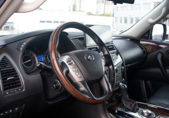 Подержанный автомобиль Infiniti QX80 2018 года (22 фото)