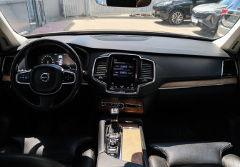 Подержанный автомобиль Volvo XC90 2016 года (10 фото)