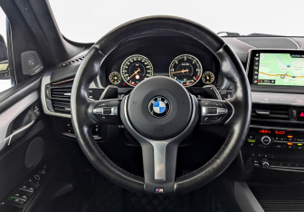 Подержанный автомобиль BMW X5 2018 года (22 фото)