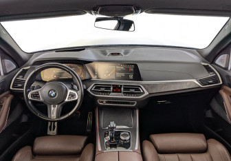 Подержанный автомобиль BMW X5 2021 года (14 фото)