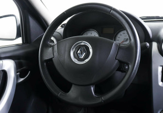 Подержанный автомобиль Renault Logan Sedan 2013 года (8 фото)