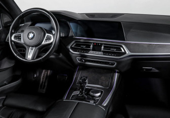 Подержанный автомобиль BMW X7 2021 года (12 фото)