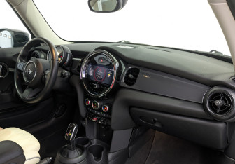 Подержанный автомобиль MINI Hatch 2021 года (13 фото)