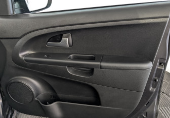 Подержанный автомобиль Kia Venga 2013 года (25 фото)