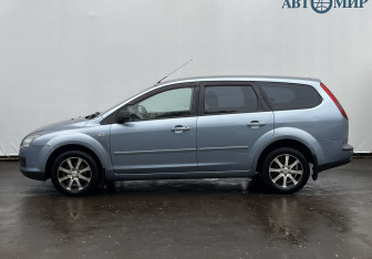 Подержанный автомобиль Ford Focus Wagon 2006 года (8 фото)