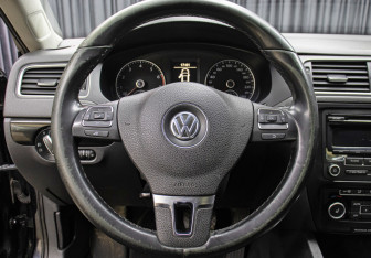 Подержанный автомобиль Volkswagen Jetta Sedan 2012 года (17 фото)