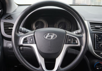Подержанный автомобиль Hyundai Solaris Sedan 2011 года (12 фото)