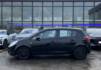 Подержанный автомобиль Opel Corsa 2009 года (8 фото)