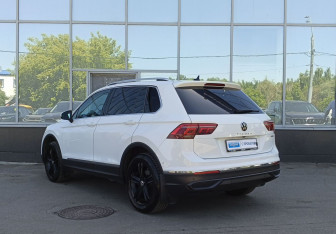 Подержанный автомобиль Volkswagen Tiguan 2021 года (7 фото)