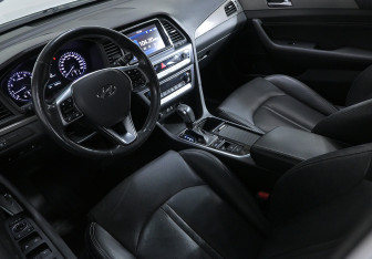 Подержанный автомобиль Hyundai Sonata 2019 года (7 фото)