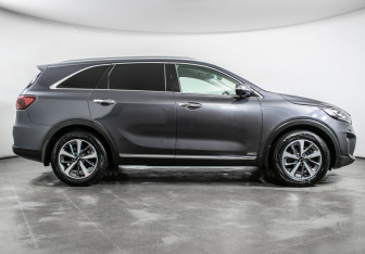 Подержанный автомобиль Kia Sorento 2017 года (4 фото)