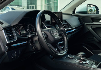 Подержанный автомобиль Audi Q5 2019 года (13 фото)