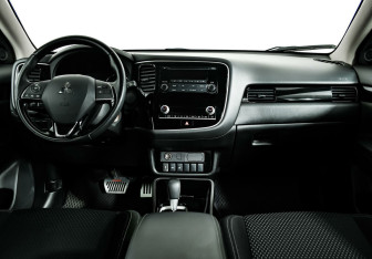 Подержанный автомобиль Mitsubishi Outlander 2020 года (8 фото)