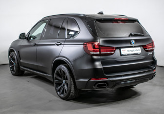 Подержанный автомобиль BMW X5 2014 года (7 фото)