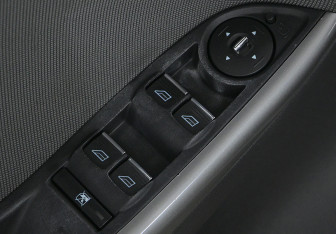 Подержанный автомобиль Ford Focus Hatchback 2012 года (13 фото)