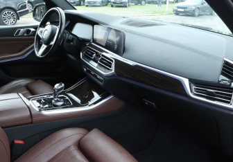 Подержанный автомобиль BMW X5 2019 года (9 фото)
