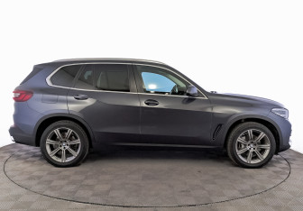 Подержанный автомобиль BMW X5 2021 года (4 фото)