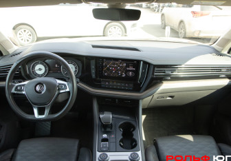 Подержанный автомобиль Volkswagen Touareg 2018 года (12 фото)