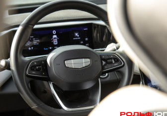 Подержанный автомобиль Geely Atlas 2023 года (10 фото)