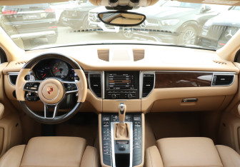 Подержанный автомобиль Porsche Macan 2014 года (12 фото)