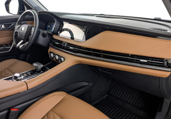 Подержанный автомобиль Changan CS95 2024 года (13 фото)