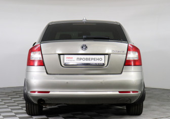 Подержанный автомобиль Skoda Octavia Liftback 2009 года (5 фото)