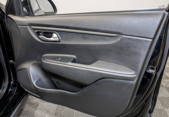 Подержанный автомобиль Kia Rio Hatchback 2021 года (19 фото)