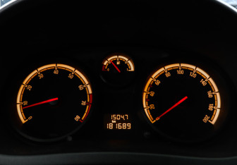 Подержанный автомобиль Opel Corsa 2012 года (7 фото)