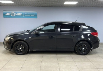 Подержанный автомобиль Chevrolet Cruze Hatchback 2012 года (8 фото)