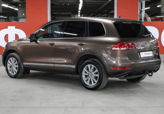 Подержанный автомобиль Volkswagen Touareg 2011 года (7 фото)