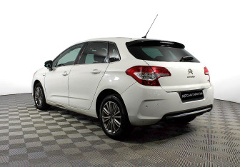 Подержанный автомобиль Citroen C4 Hatchback 2012 года (3 фото)