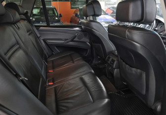 Подержанный автомобиль BMW X5 2010 года (13 фото)