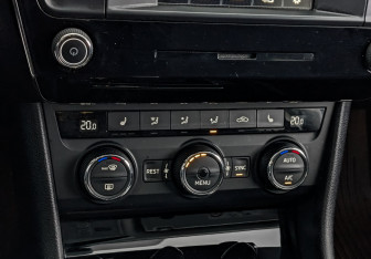 Подержанный автомобиль Skoda Superb Liftback 2016 года (21 фото)