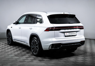 Подержанный автомобиль Geely Monjaro 2025 года (7 фото)