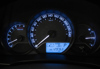 Подержанный автомобиль Toyota Corolla Sedan 2014 года (11 фото)