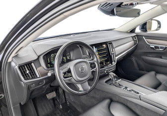 Подержанный автомобиль Volvo V90 Cross Country 2019 года (16 фото)