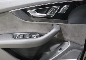 Подержанный автомобиль Audi Q7 2018 года (11 фото)