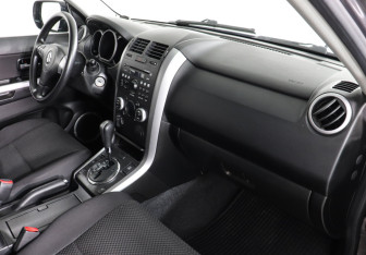 Подержанный автомобиль Suzuki Grand Vitara 2010 года (10 фото)