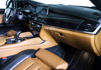 Подержанный автомобиль BMW X6 2014 года (10 фото)