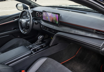 Подержанный автомобиль Toyota Camry Sedan 2024 года (9 фото)