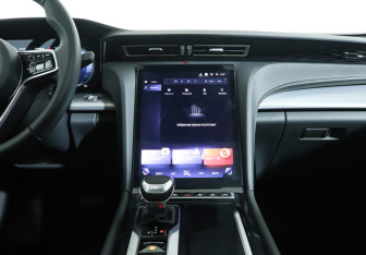 Подержанный автомобиль Hongqi H5 2024 года (17 фото)