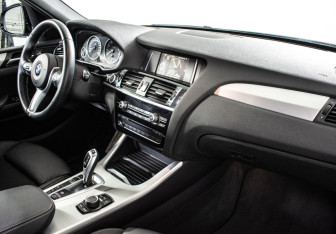 Подержанный автомобиль BMW X3 2017 года (10 фото)