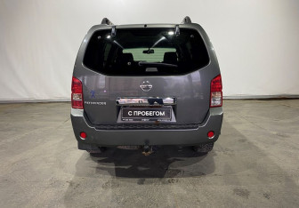 Подержанный автомобиль Nissan Pathfinder 2006 года (5 фото)