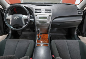 Подержанный автомобиль Toyota Camry Sedan 2011 года (14 фото)