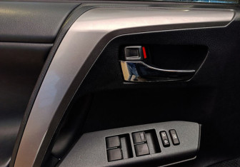 Подержанный автомобиль Toyota RAV4 2019 года (11 фото)