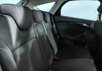 Подержанный автомобиль Ford Focus Hatchback 2013 года (17 фото)