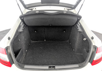 Подержанный автомобиль Skoda Octavia Liftback 2019 года (10 фото)