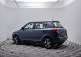 Подержанный автомобиль Skoda Fabia Hatchback 2012 года (7 фото)