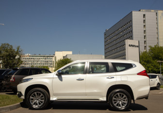 Подержанный автомобиль Mitsubishi Pajero Sport 2019 года (6 фото)