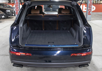 Подержанный автомобиль Audi Q7 2017 года (10 фото)